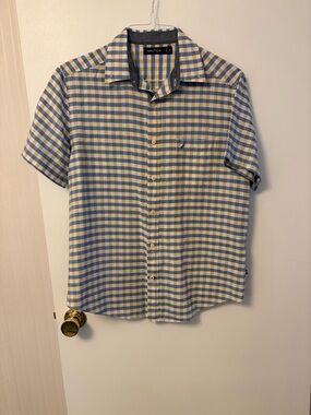 Nautica Short-Sleeve Gingham Button-Up in Blue & Tan size M